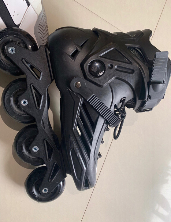 轮滑鞋 大学上社团课买的 总共穿过不超过三...