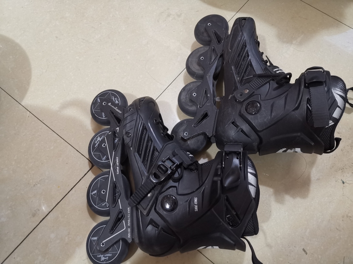 轮滑鞋 轮滑鞋九九新 三十六码 三十七码脚...