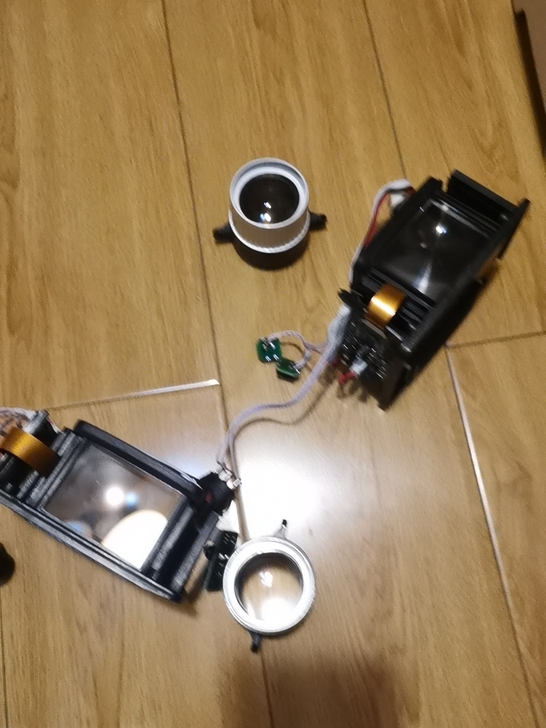 儿童投影机，可以投主板内置图片和影片。两套...