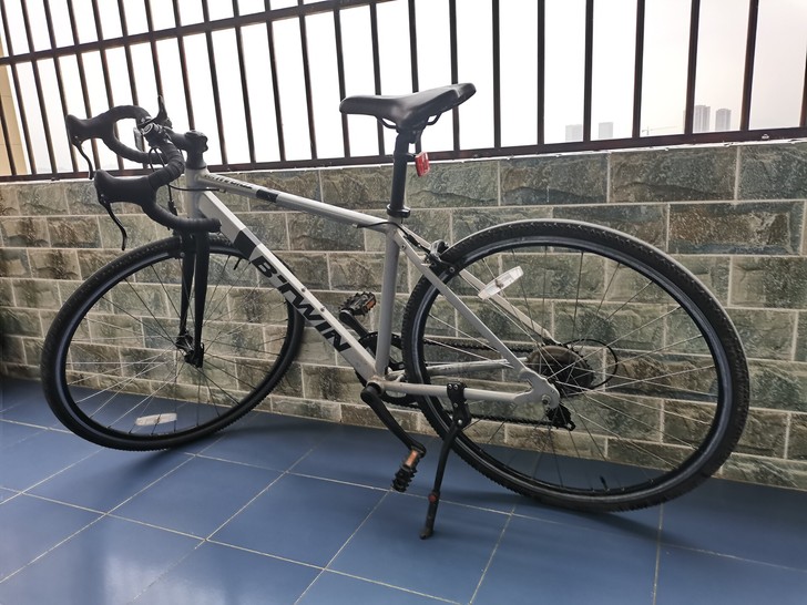 弟弟的自行车：高考完了，去大学就骑不上了。...