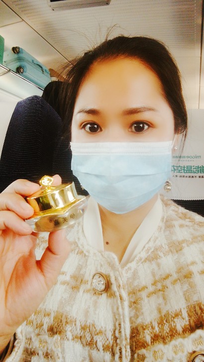 漂亮的脸蛋能让男人眼光停留1分钟