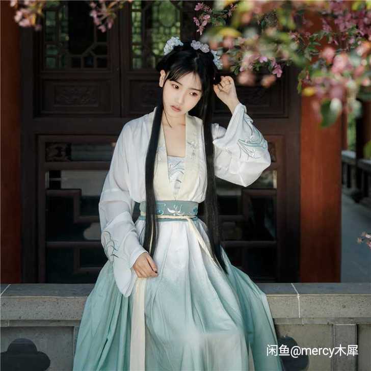 梨花渡汉服清风待