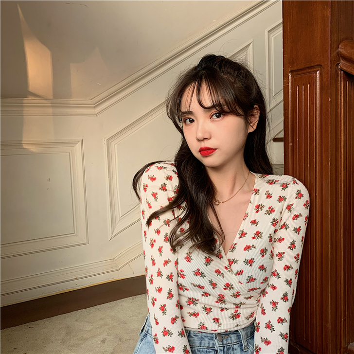 韩国2021早春碎花上衣女法式性感v领显瘦...