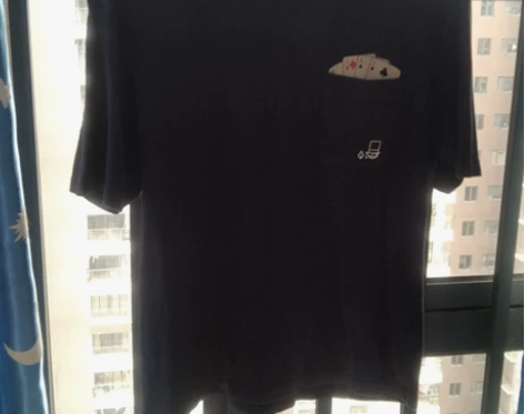出一件优衣库柯南联名的衣服 M码 有折皱 ...