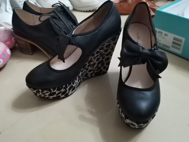 星期六 蝴蝶结超高跟坡跟 单鞋 39码 超...