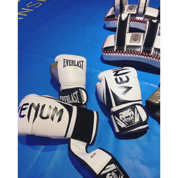 拳击手套成人儿童男女搏击散打沙袋比赛拳击手...