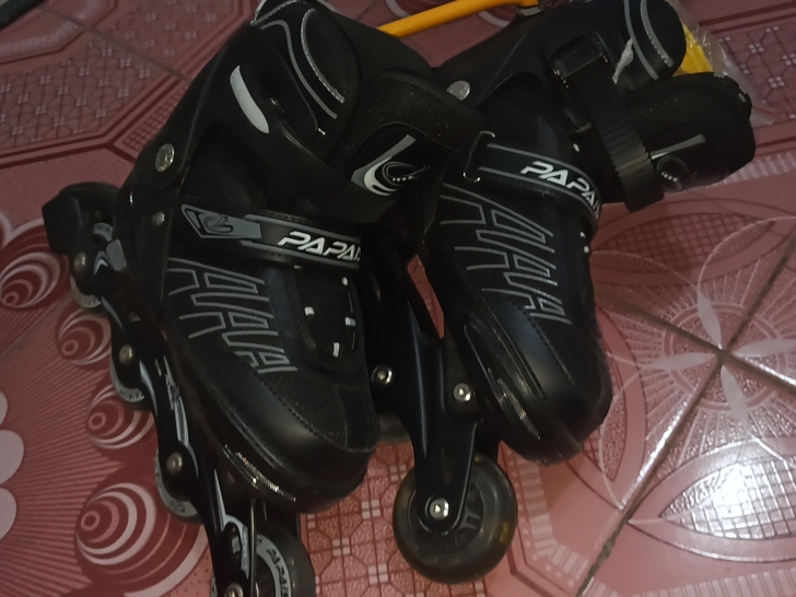 轮滑鞋，买回来基本没用过，36码，最好本地...