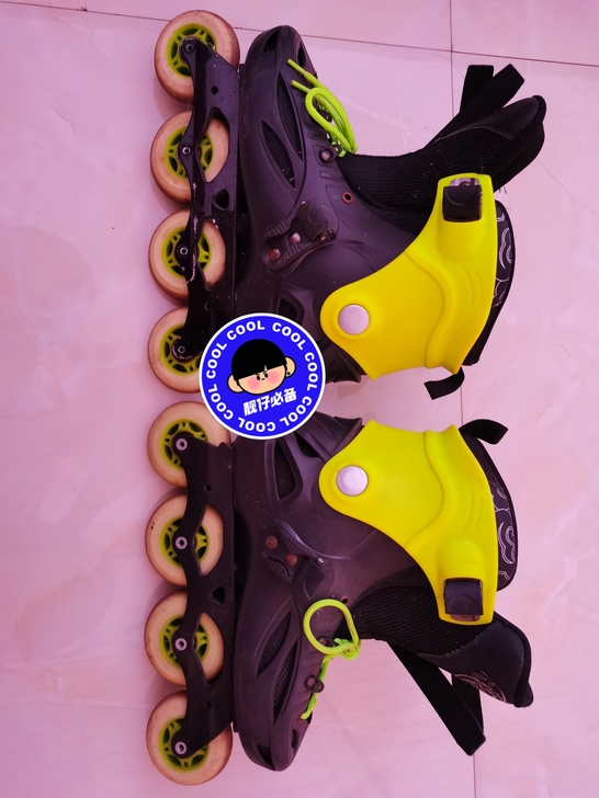 九成新旱冰鞋，鞋码41/42的样子，具体忘...