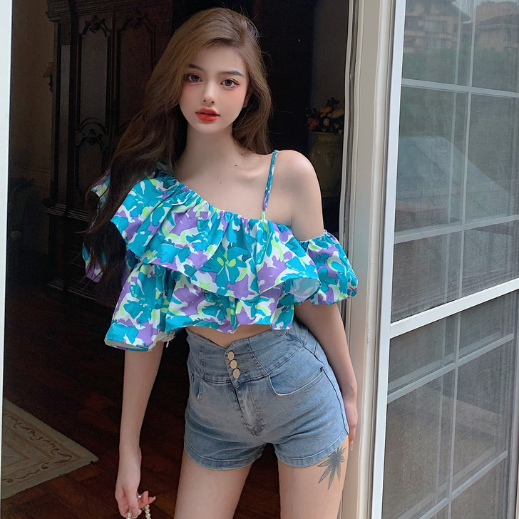 夏季2021新款泫雅风时尚斜肩灯笼袖露肩短...