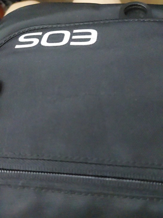 佳能原装相机包，卖了相机所以没用了，留给有...