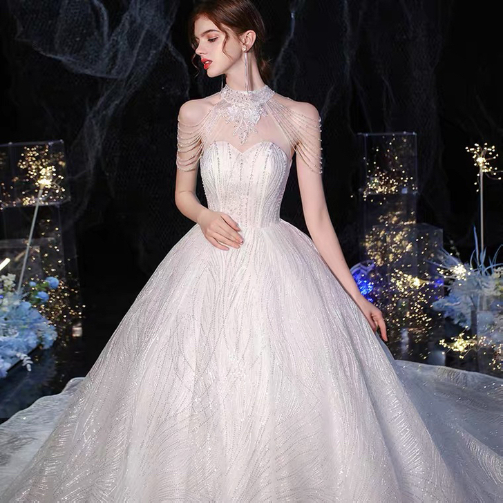 轻主婚纱裙2021新款新娘挂脖奢华大拖尾法...