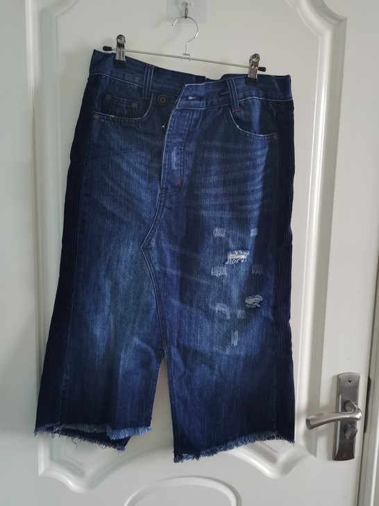 个性牛仔半身裙，前面牛仔后面丝绒的面料，尺...