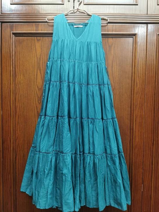 日本IENA绿色蛋糕裙，光线曝光，实物更美...