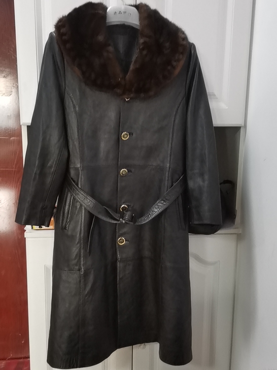 女式貂毛领长款单皮大衣