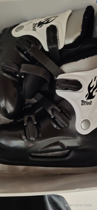 全新冰刀，送护具。38码