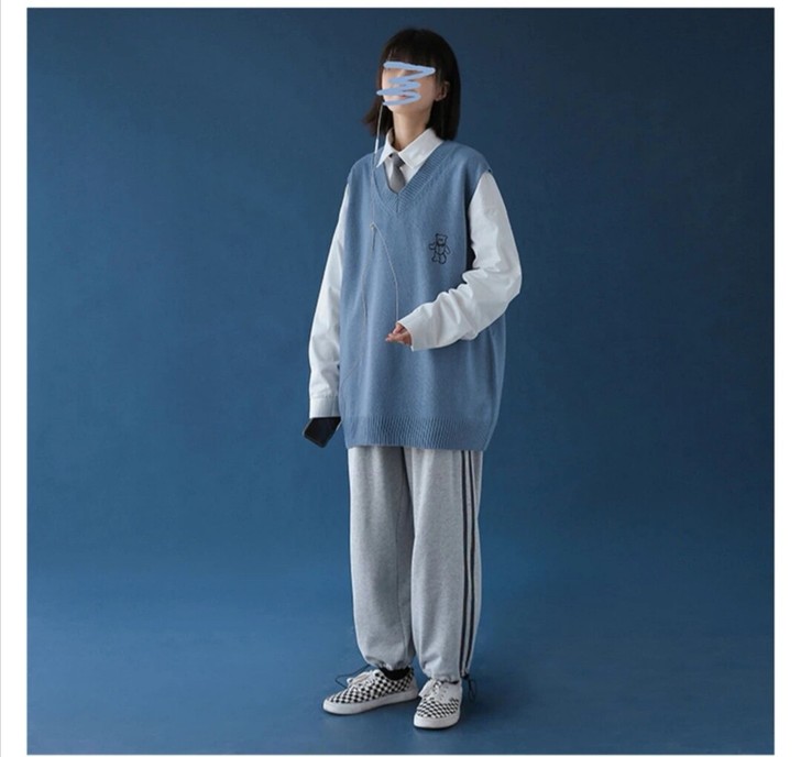 v领毛衣背心女蓝色M码，  仅试穿，本人穿...