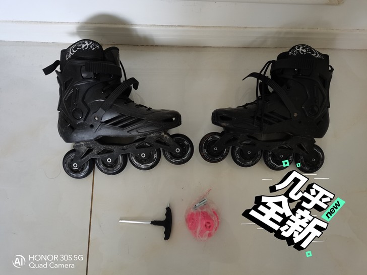 41的轮滑鞋，9成新，买来几乎没咋用！年纪...