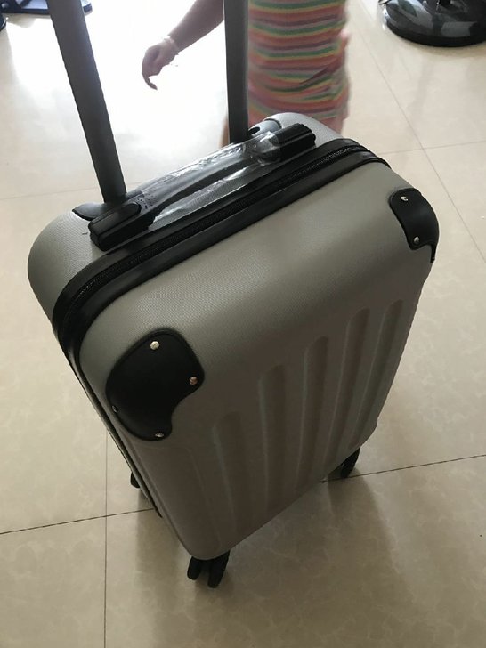 实体店倒闭，特转让一批20寸行李箱，可登机