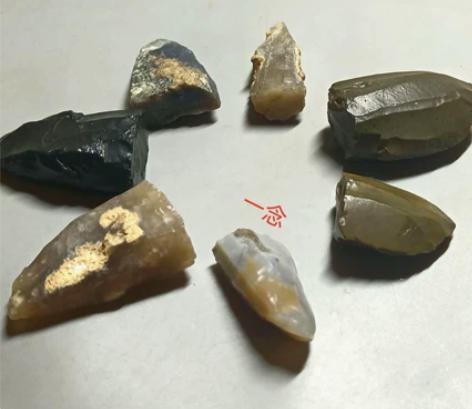 石器时代打击器，共七枚，材质有玛瑙，黑曜石...