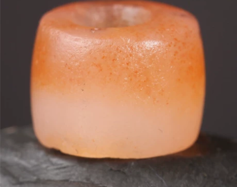 石器时代研磨孔红玛瑙珠 尺寸：直径11mm...