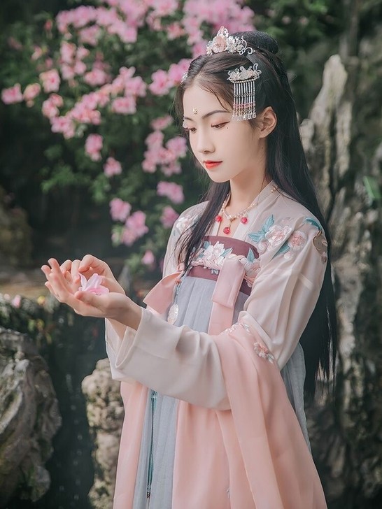 汉服高腰齐腰襦裙古装玉兔刺绣仙女裙
