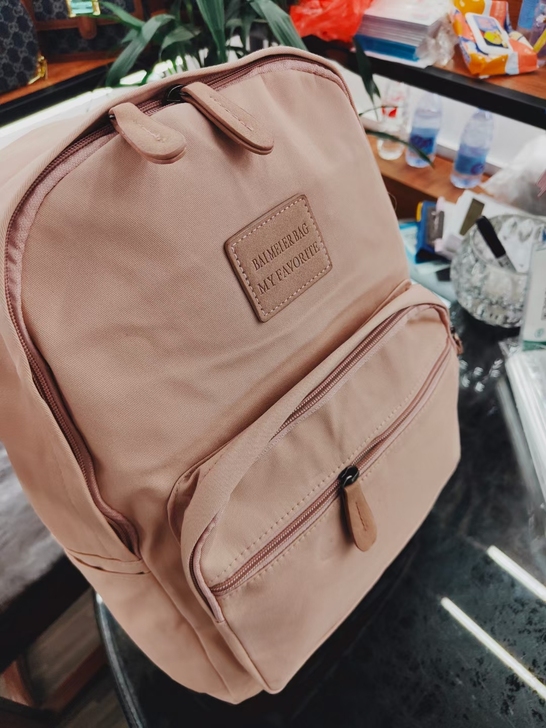 粉色双肩包简洁大方款布面容量大 适合小仙女