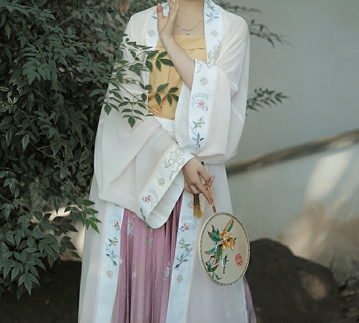 【兰若庭】此间春色酡颜粉m码,全新仅试。