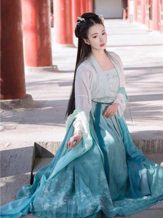 梨花渡绝版汉服，梨花渡墨雪卿下裙M码