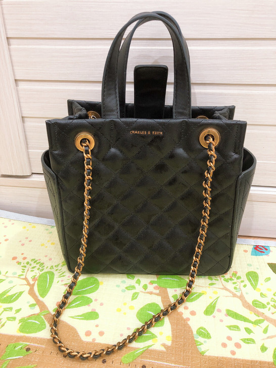 CK手提斜挎包，瑕疵拍出来了，包太多背不过...