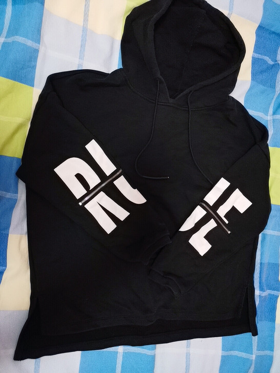 森马m码卫衣 领口有一丢丢丢褪色