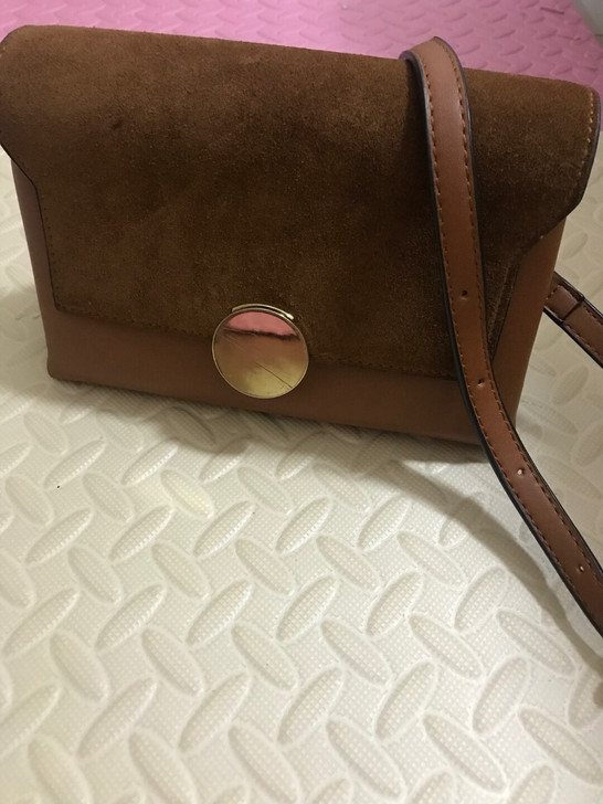 焦糖色复古圆扣斜挎包,翻毛皮拼接时尚女包,...