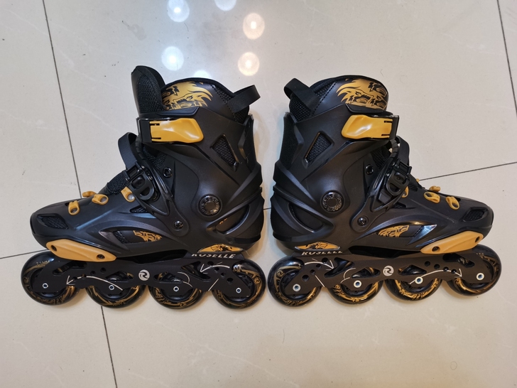 出售溜冰鞋一双，买起就溜过一次就再也没用过...