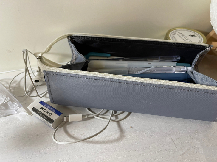 【出国誉笔袋】有笔划的痕迹 还有指甲划的痕迹