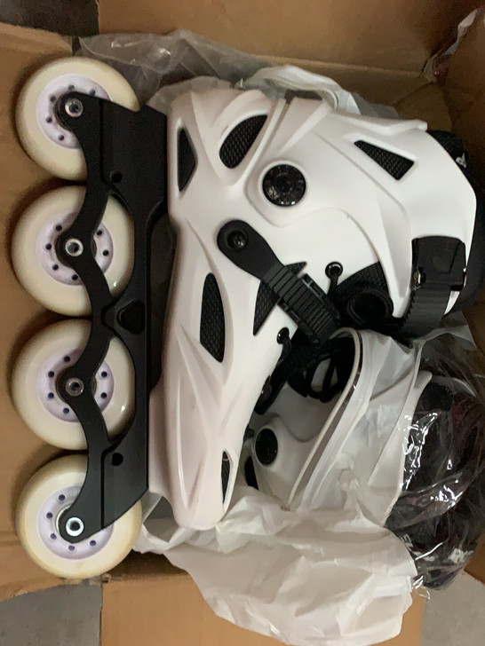 洛神轮滑鞋 学校社团组织购买 新旧程度 九...