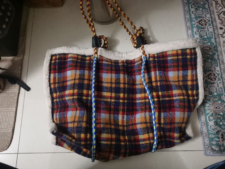 毛毛包5元自己出运费，东西太多清理些不退不...