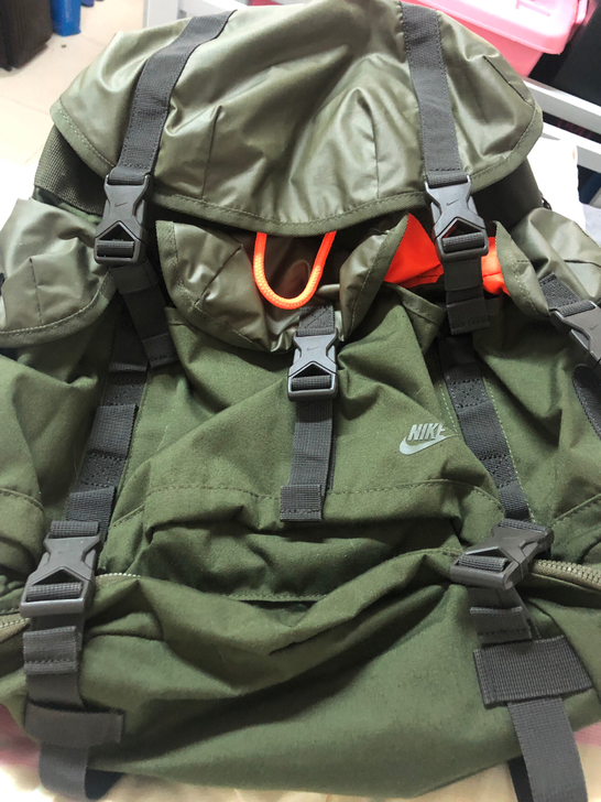 nikesb巴斯光年 军绿色