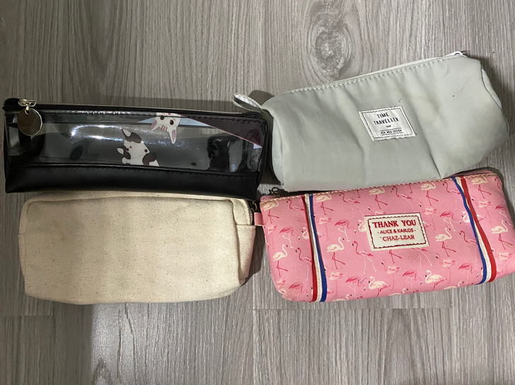 高考结束后笔袋闲置 有轻微使用痕迹