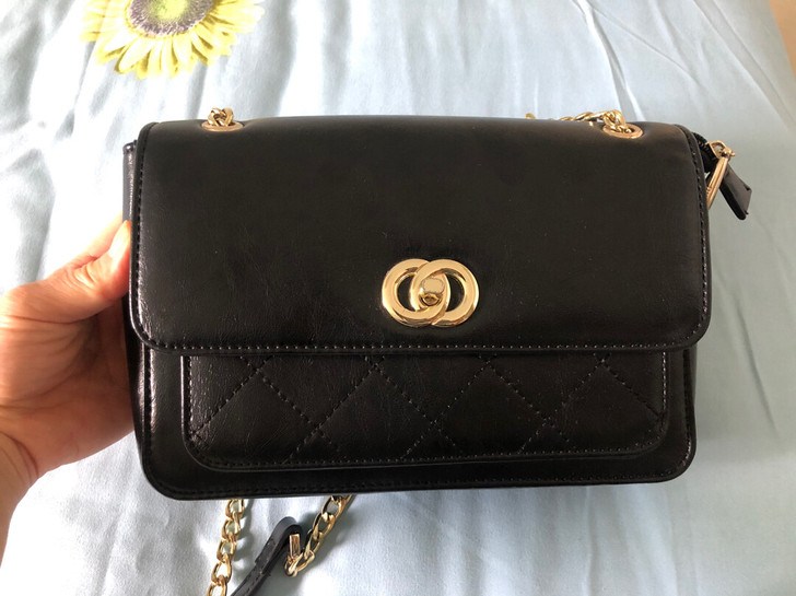 都宝路真皮链条包，小香风，如图，实体店买的...