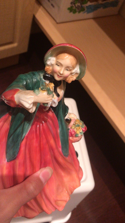 英国皇家道尔顿瓷偶