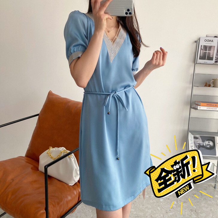 轻奢醋酸真丝缎面精致刺绣系带连衣裙