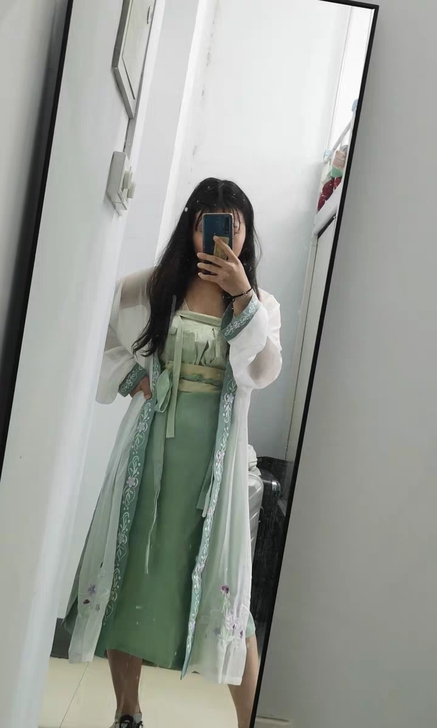 四个褙子，都是正版汉服，有标，仅试穿，没机...