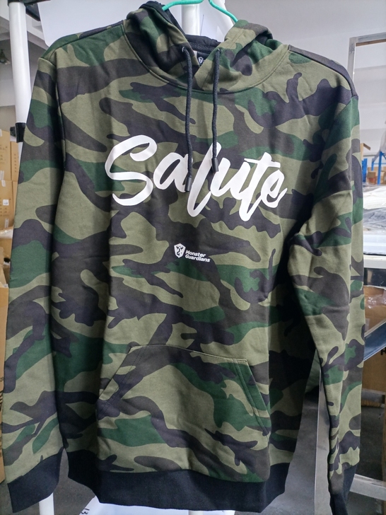 戴帽迷彩服，尺码M，L，XL