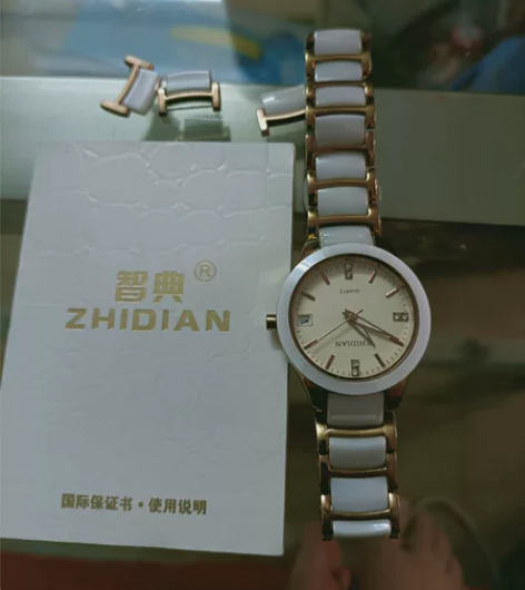 智典石英手表 可以去淘宝了解详情，电池刚换...