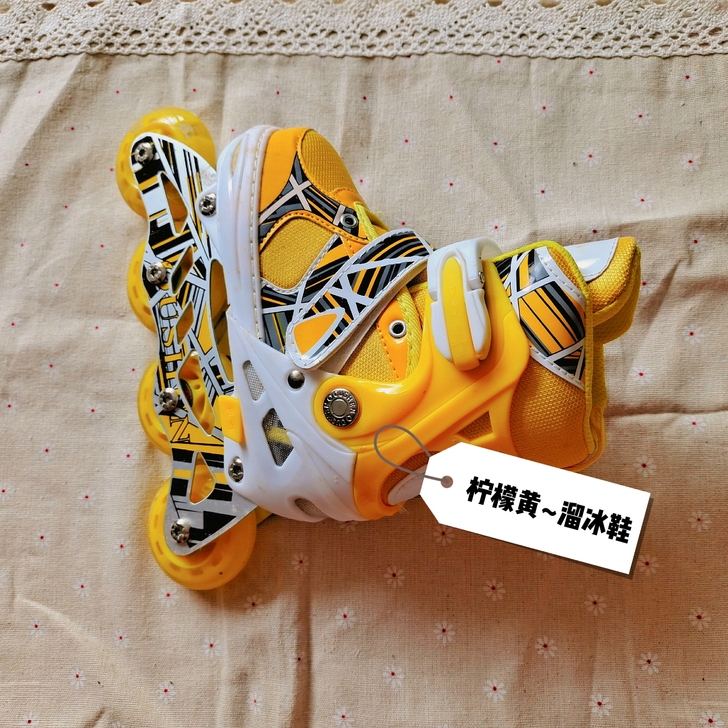 酷炫溜冰鞋 鞋码:31-34,可以自动调节...