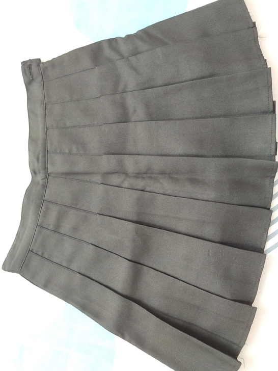 黑色百褶裙 没穿过 送领结或领带