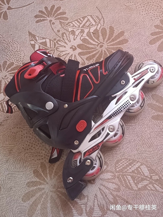 轮滑鞋，成人，正品就穿过一次两次，齐全