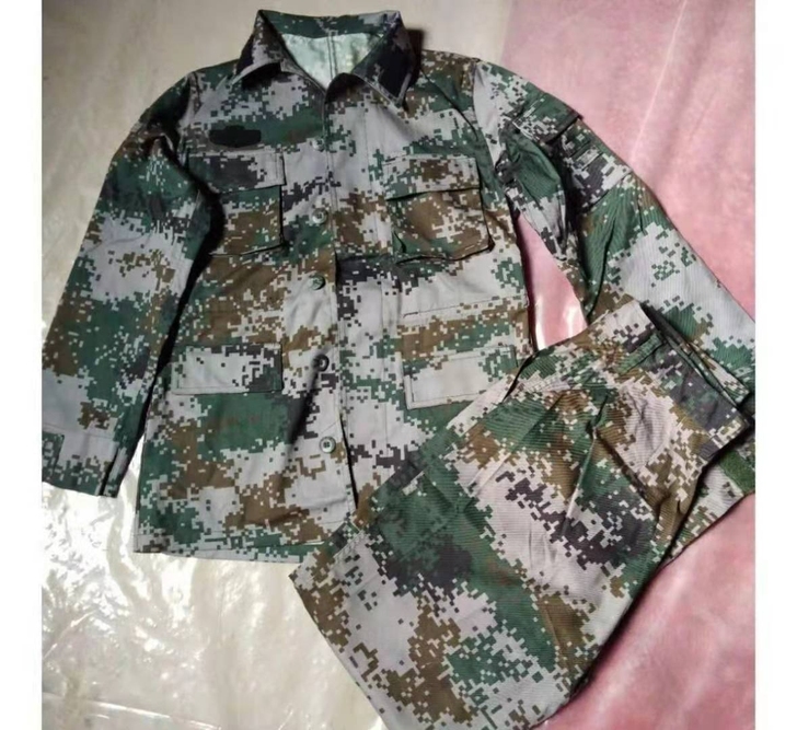 二手八成新迷彩服