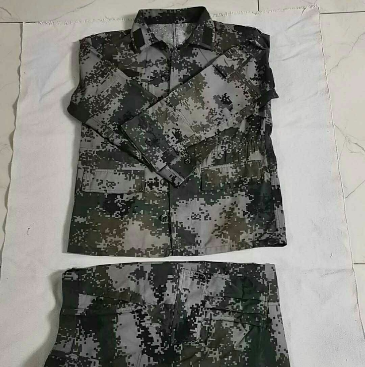 二手工作服 夏季迷彩 78成新 正品 耐磨...