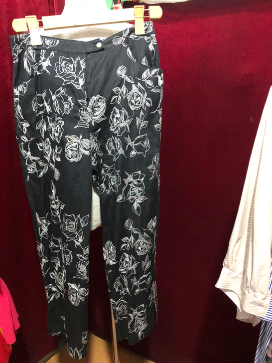 黑色绣花休闲9分裤9新