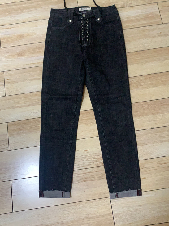 摩奥牛仔裤，瘦版。全新